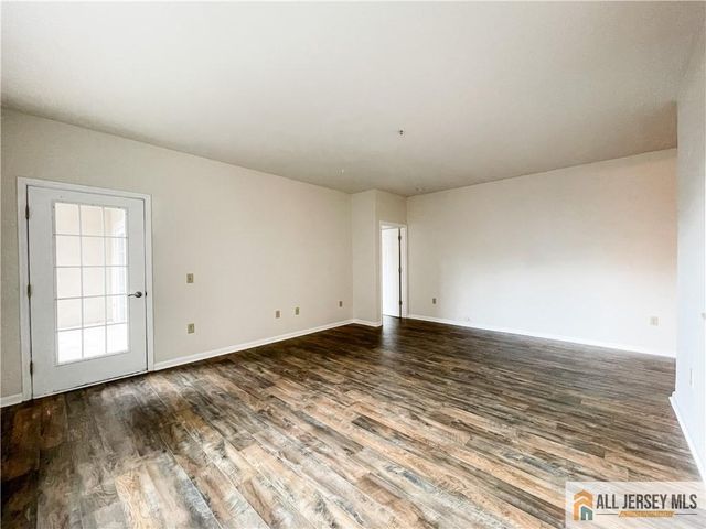 105 Regency Place, Woodbridge Proper, NJ 07095