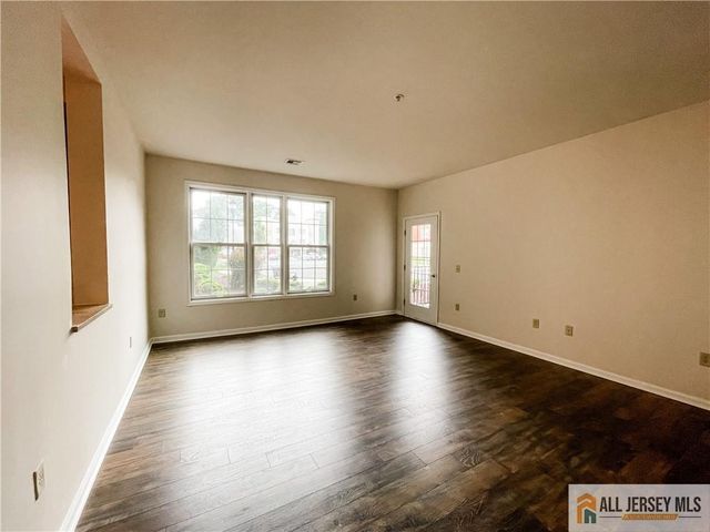 105 Regency Place, Woodbridge Proper, NJ 07095