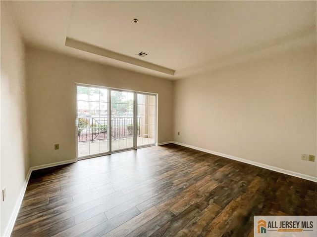 105 Regency Place, Woodbridge Proper, NJ 07095