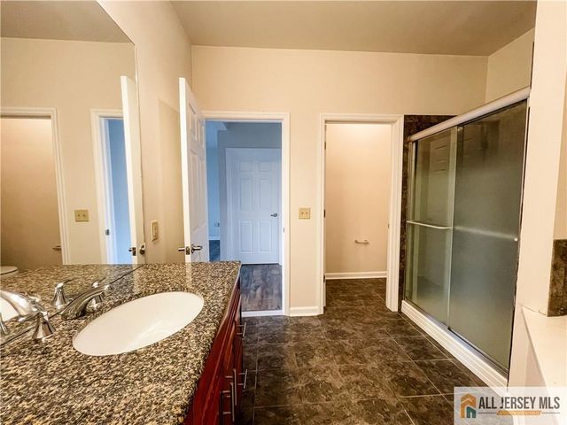 105 Regency Place, Woodbridge Proper, NJ 07095
