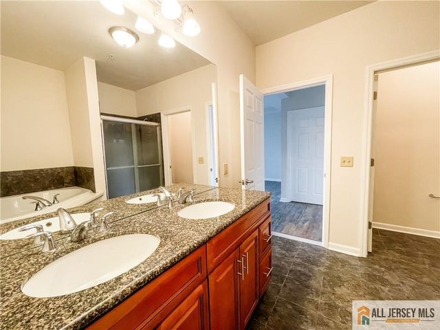 105 Regency Place, Woodbridge Proper, NJ 07095