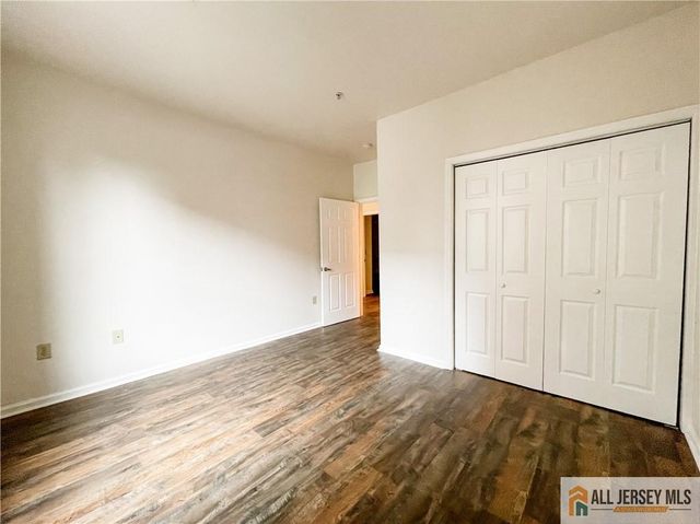 105 Regency Place, Woodbridge Proper, NJ 07095