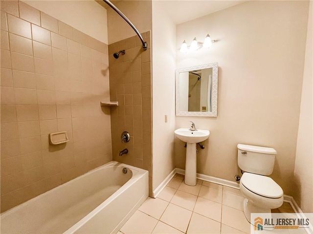 105 Regency Place, Woodbridge Proper, NJ 07095