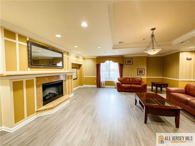 105 Regency Place, Woodbridge Proper, NJ 07095