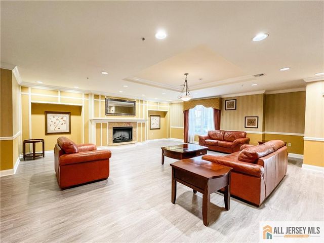 105 Regency Place, Woodbridge Proper, NJ 07095