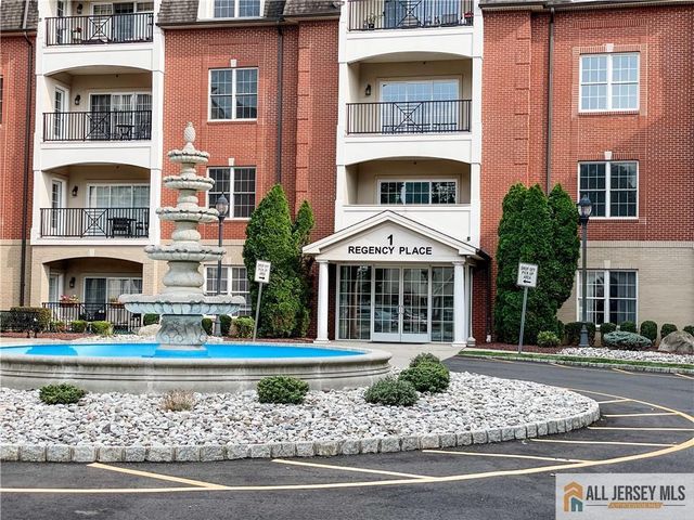 105 Regency Place, Woodbridge Proper, NJ 07095