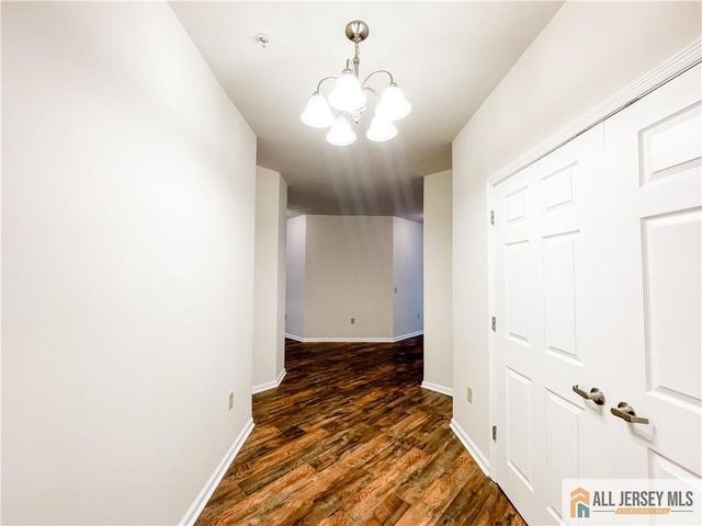105 Regency Place, Woodbridge Proper, NJ 07095