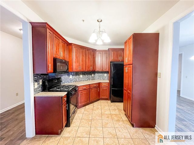 105 Regency Place, Woodbridge Proper, NJ 07095