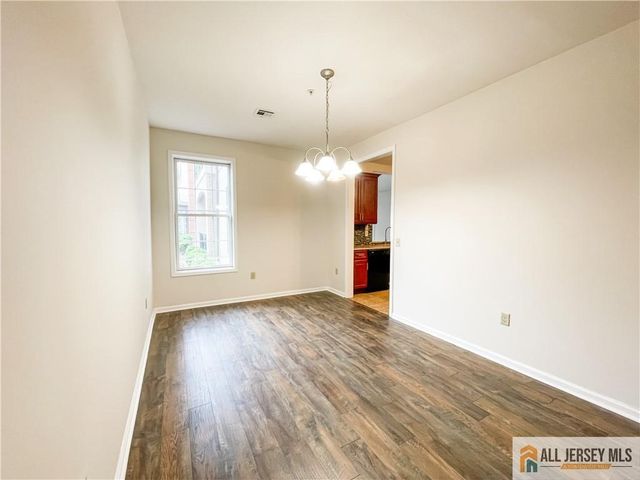 105 Regency Place, Woodbridge Proper, NJ 07095