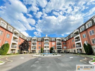105 Regency Place, Woodbridge Proper, NJ 07095