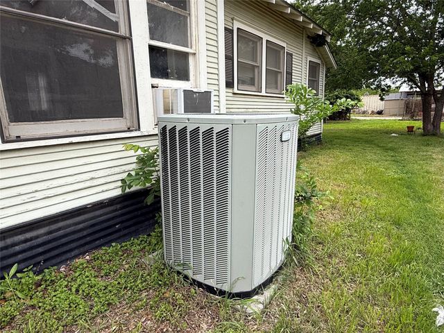 1211 Main Street, Brownwood, TX 76801