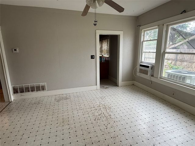 1211 Main Street, Brownwood, TX 76801