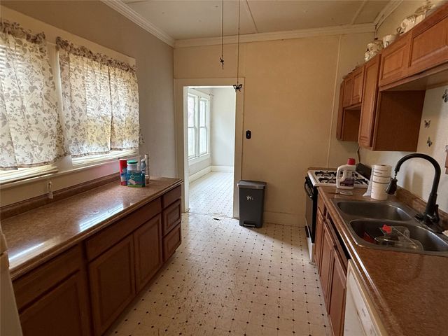 1211 Main Street, Brownwood, TX 76801
