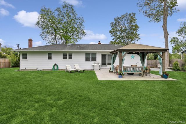 89 Woodlawn Avenue, East Moriches, NY 11940