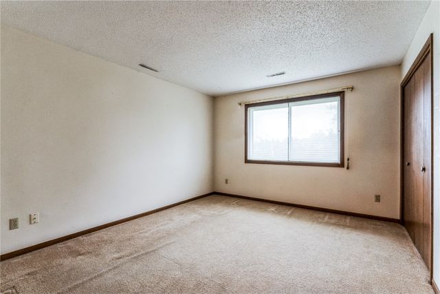 1724 Applewood Place NE, Cedar Rapids, IA 52402