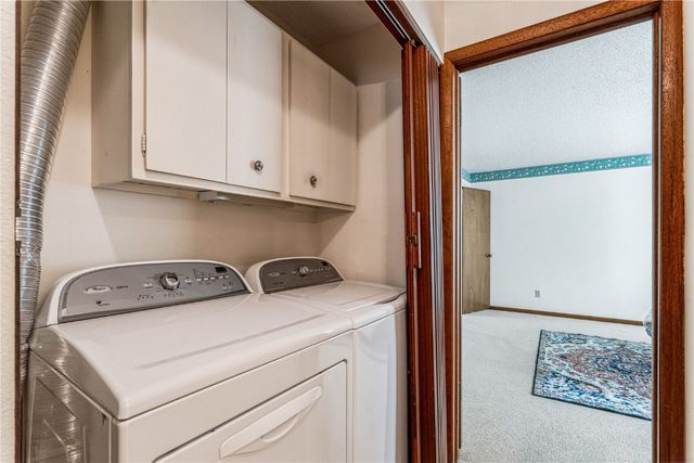 1724 Applewood Place NE, Cedar Rapids, IA 52402