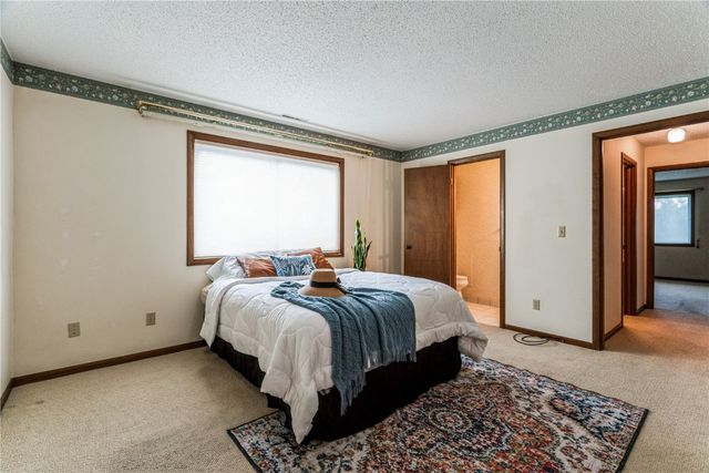 1724 Applewood Place NE, Cedar Rapids, IA 52402