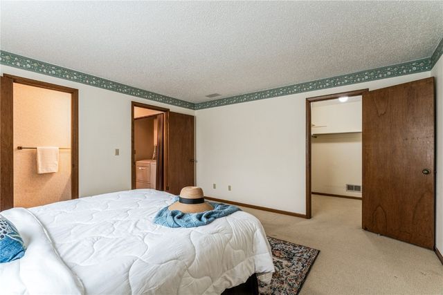 1724 Applewood Place NE, Cedar Rapids, IA 52402