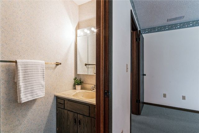 1724 Applewood Place NE, Cedar Rapids, IA 52402