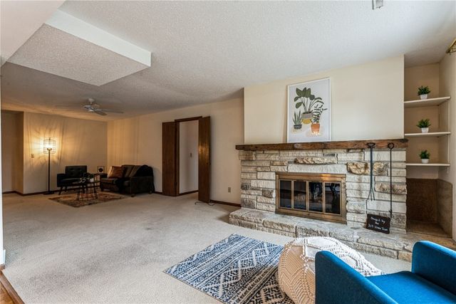 1724 Applewood Place NE, Cedar Rapids, IA 52402