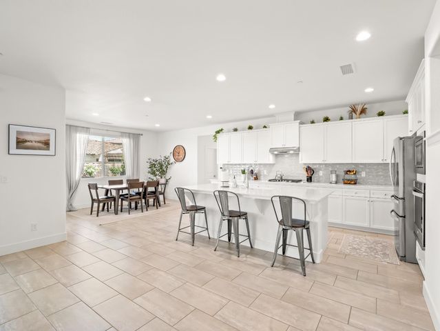 4486 Crown Bluffs Drive, Madera, CA 93636