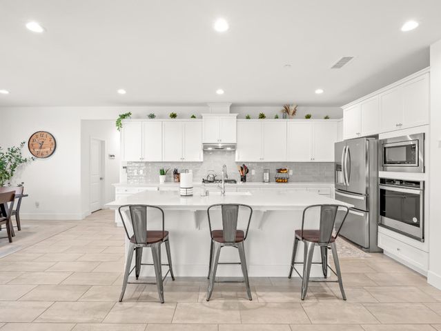 4486 Crown Bluffs Drive, Madera, CA 93636