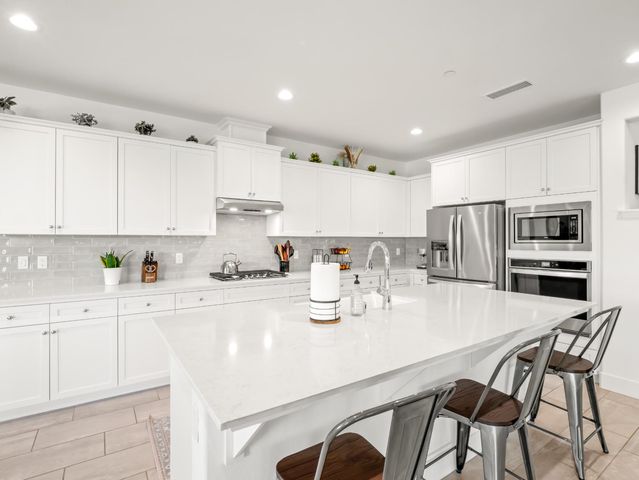 4486 Crown Bluffs Drive, Madera, CA 93636