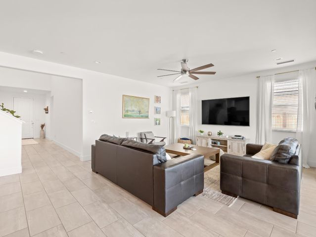 4486 Crown Bluffs Drive, Madera, CA 93636