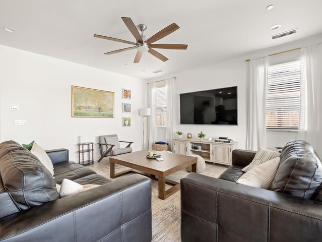 4486 Crown Bluffs Drive, Madera, CA 93636