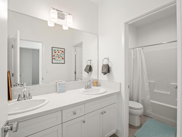 4486 Crown Bluffs Drive, Madera, CA 93636