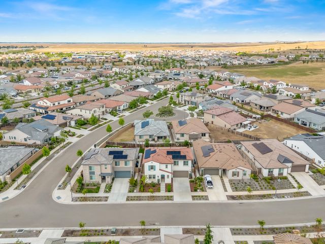 4486 Crown Bluffs Drive, Madera, CA 93636