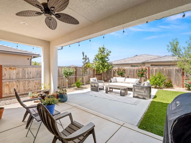 4486 Crown Bluffs Drive, Madera, CA 93636