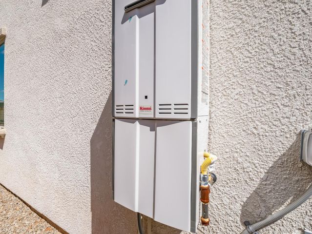 4486 Crown Bluffs Drive, Madera, CA 93636