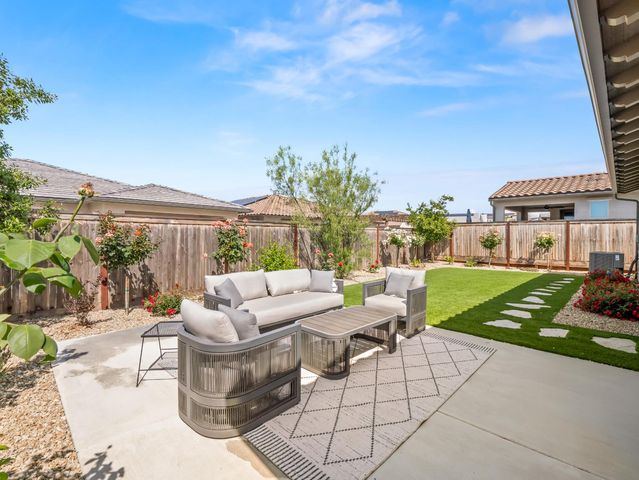 4486 Crown Bluffs Drive, Madera, CA 93636