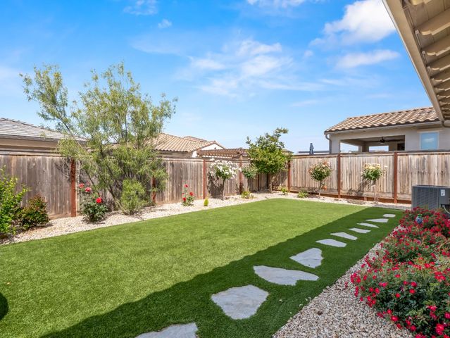 4486 Crown Bluffs Drive, Madera, CA 93636