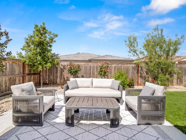 4486 Crown Bluffs Drive, Madera, CA 93636