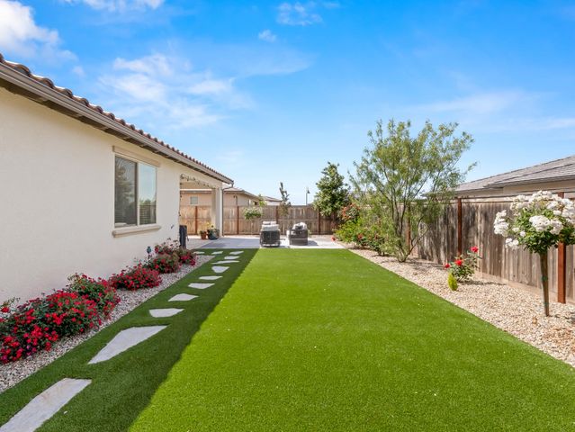 4486 Crown Bluffs Drive, Madera, CA 93636