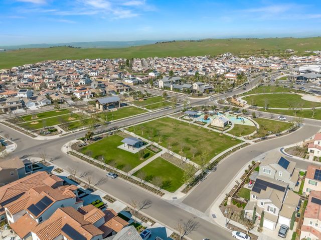 4486 Crown Bluffs Drive, Madera, CA 93636