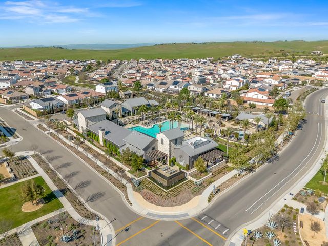 4486 Crown Bluffs Drive, Madera, CA 93636