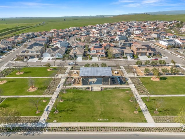 4486 Crown Bluffs Drive, Madera, CA 93636