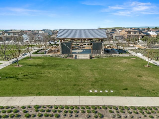 4486 Crown Bluffs Drive, Madera, CA 93636