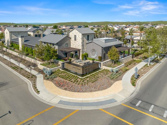 4486 Crown Bluffs Drive, Madera, CA 93636