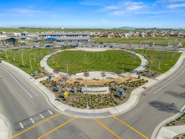 4486 Crown Bluffs Drive, Madera, CA 93636