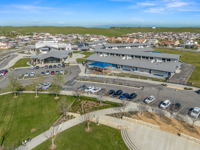 4486 Crown Bluffs Drive, Madera, CA 93636