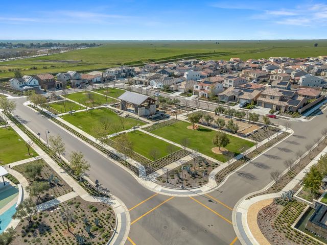 4486 Crown Bluffs Drive, Madera, CA 93636