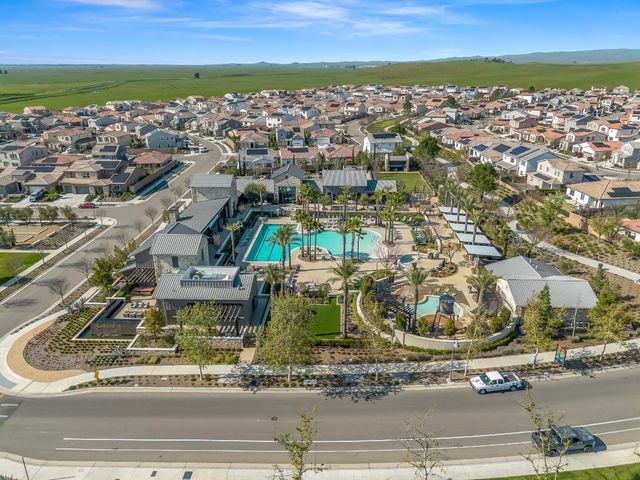 4486 Crown Bluffs Drive, Madera, CA 93636