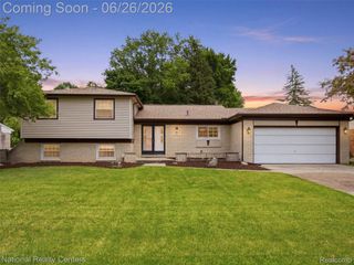 17418 Country Club Drive, Livonia, MI 48152