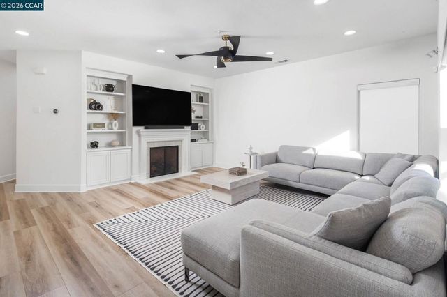 2373 2373 Alsace Ct, Livermore, CA 94550