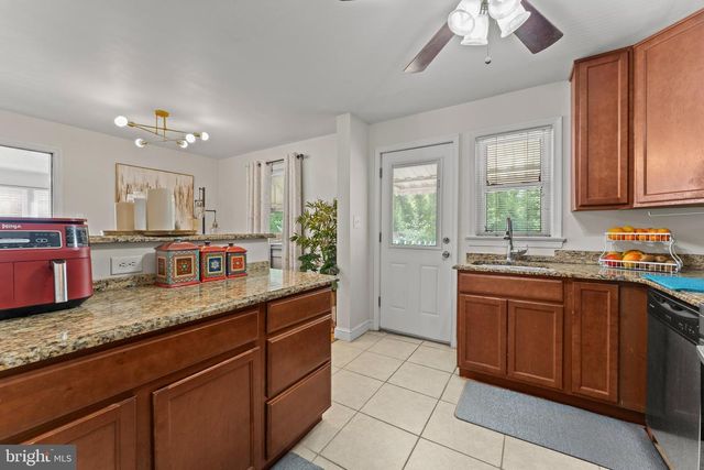 7211 BELTZ DR, District Heights, MD 20747