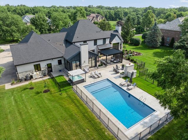 14 CARNOUSTIE Lane, Inverness, IL 60067